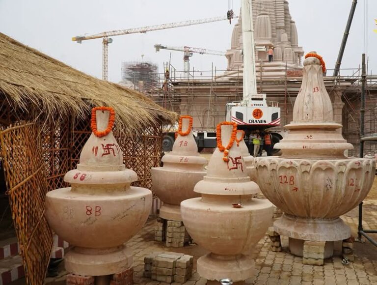 श्री राम जन्मभूमि मंदिर परिसर में सप्त मंदिरों के शिखरों का पूजन
