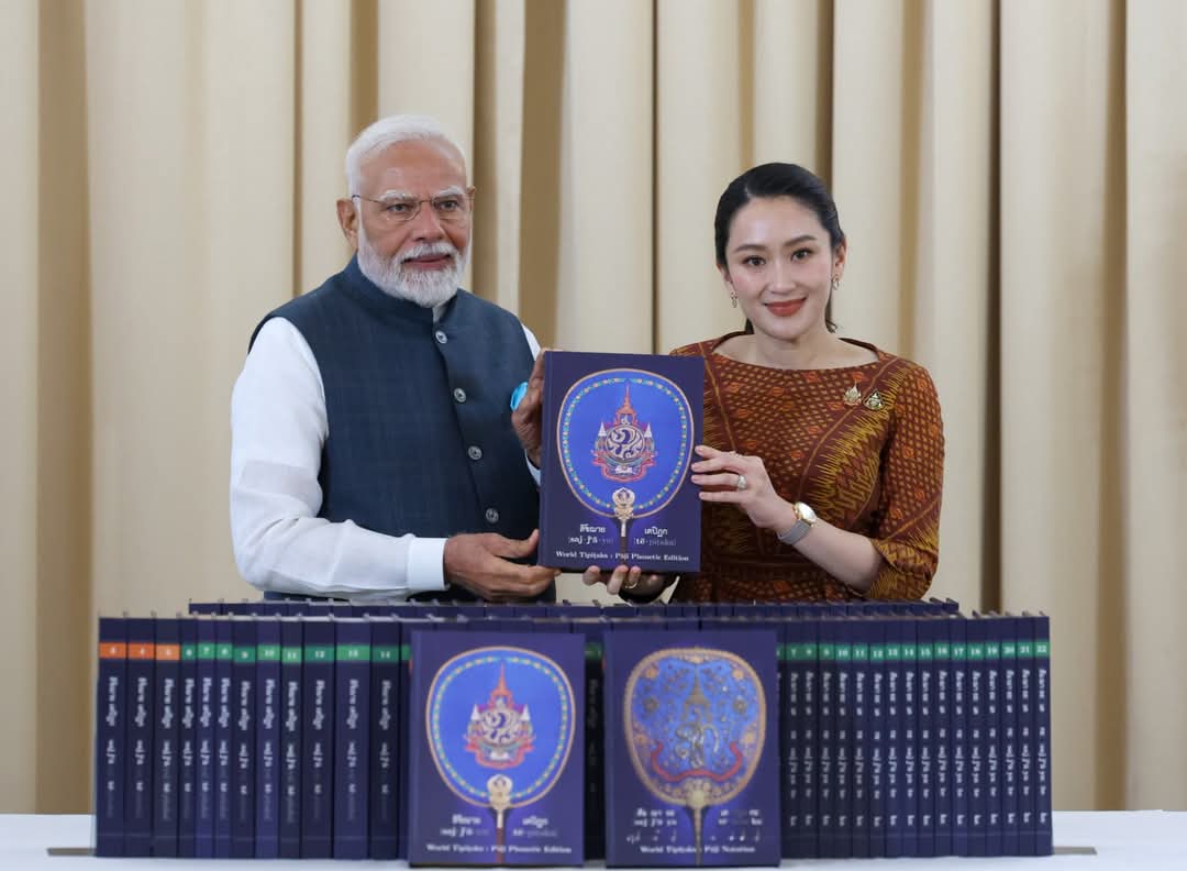 पीएम मोदी को थाईलैंड की पीएम से मिला तिपिटक, पाली