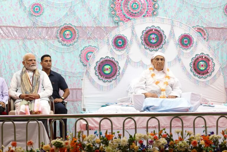 प्रधानमंत्री नरेंद्र मोदी ने श्री आनंदपुर धाम में टेका मत्था, कहा- 'शांति, भक्ति और सनातन ज्ञान का केंद्र है यह धाम'