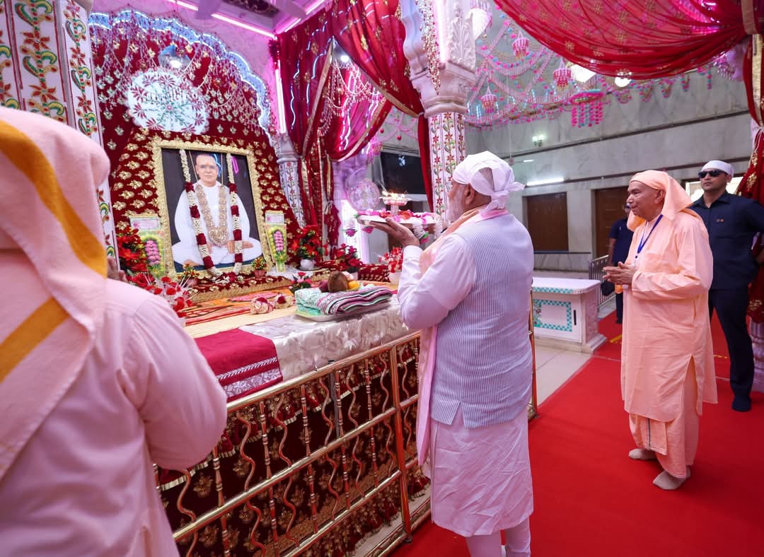 प्रधानमंत्री नरेंद्र मोदी ने श्री आनंदपुर धाम में टेका मत्था, कहा- 'शांति, भक्ति और सनातन ज्ञान का केंद्र है यह धाम'