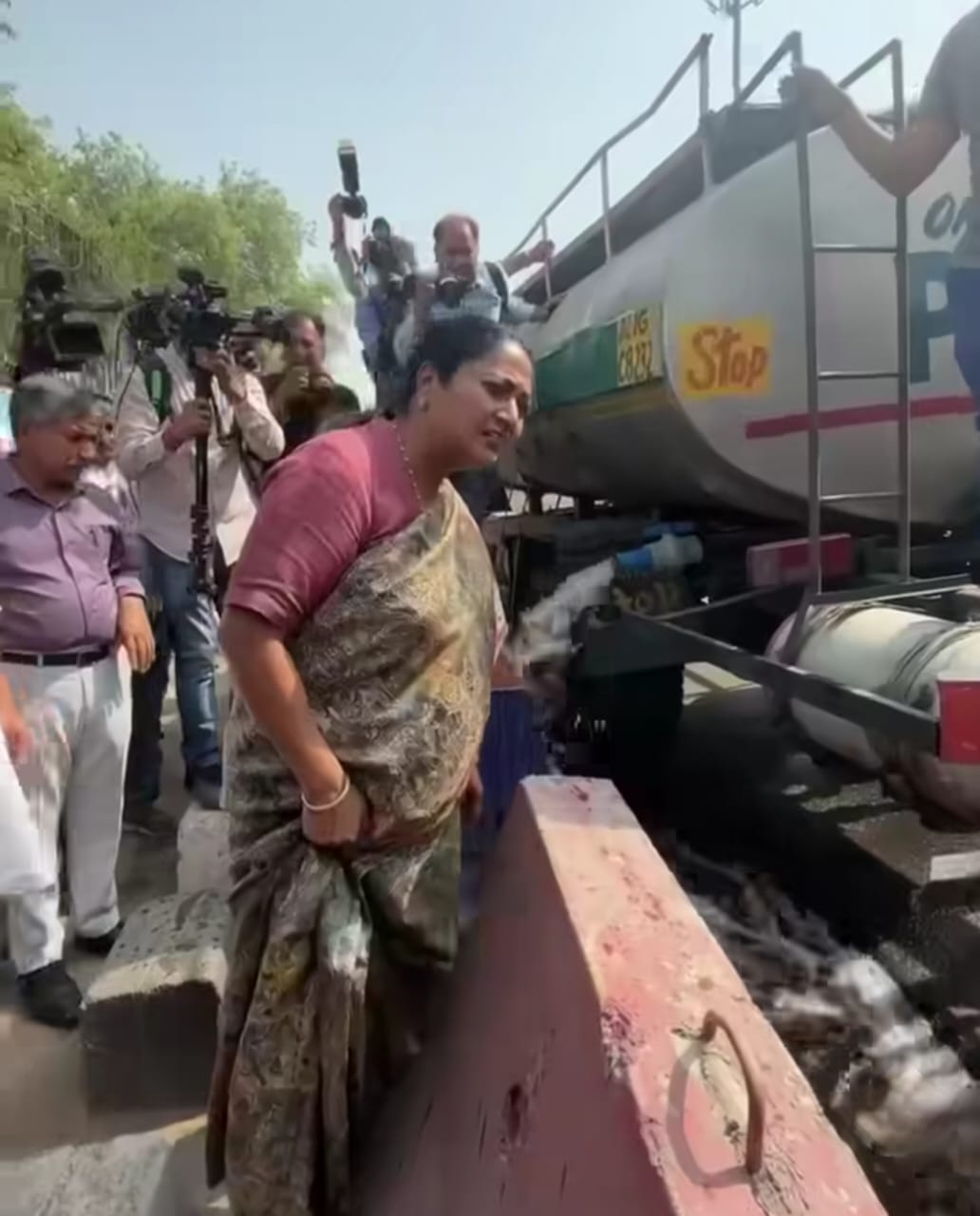 जलभराव से निजात के लिए मुख्यमंत्री रेखा गुप्ता का एक्शन मोड, उपराज्यपाल के साथ किया संवेदनशील क्षेत्रों का निरीक्षण