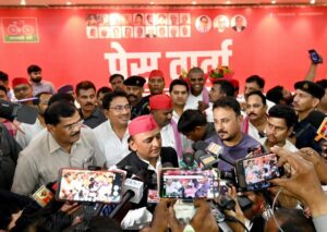 प्रयागराज पर अखिलेश यादव का हमला: “महाकुंभ बना मिसमैनेजमेंट की मिसाल”