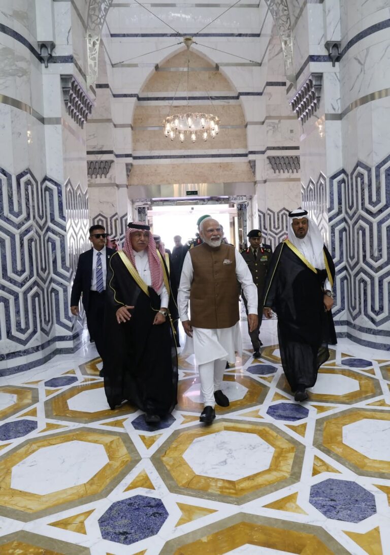 जेद्दाह पहुंचे पीएम मोदी, भारत-सऊदी रिश्तों को मिलेगी नई उड़ान