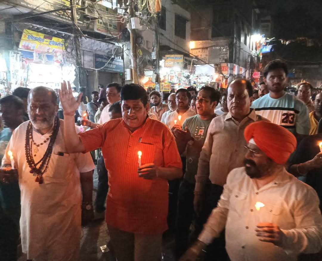 सदर बाजार में कैंडल मार्च – 25 अप्रैल को दिल्ली बंद का ऐलान,