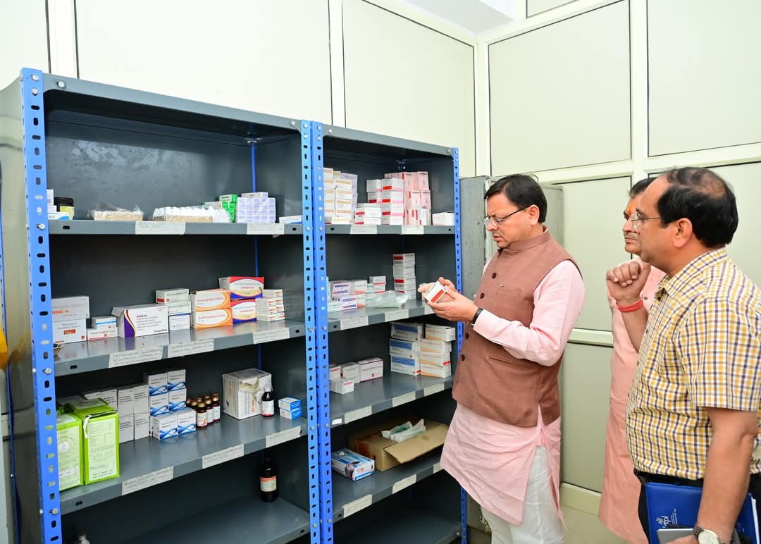 चारधाम यात्रा व्यवस्थाओं की ली समीक्षा, मुख्यमंत्री पुष्कर सिंह धामी ने किया ट्रांजिट कैंप का औचक निरीक्षण