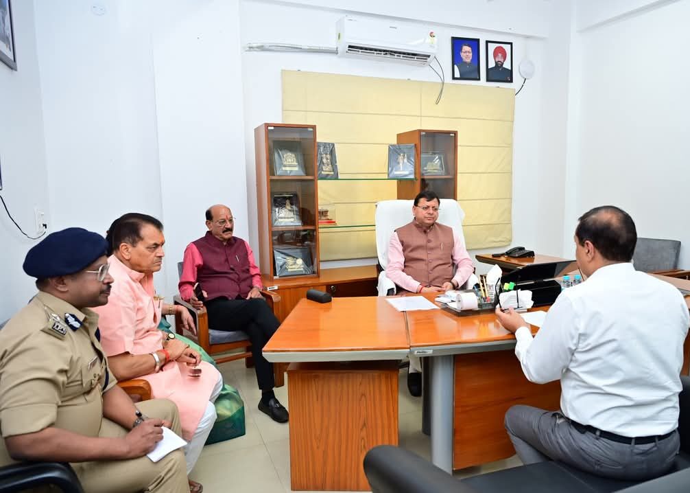 चारधाम यात्रा व्यवस्थाओं की ली समीक्षा, मुख्यमंत्री पुष्कर सिंह धामी ने किया ट्रांजिट कैंप का औचक निरीक्षण