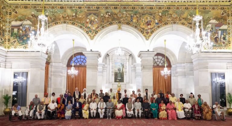 पद्म पुरस्कार प्रदान किए, राष्ट्रपति द्रौपदी मुर्मु ने राष्ट्रपति भवन में नागरिक अलंकरण समारोह-1 में