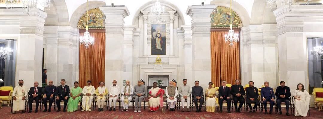पद्म पुरस्कार प्रदान किए, राष्ट्रपति द्रौपदी मुर्मु ने राष्ट्रपति भवन में नागरिक अलंकरण समारोह-1 में