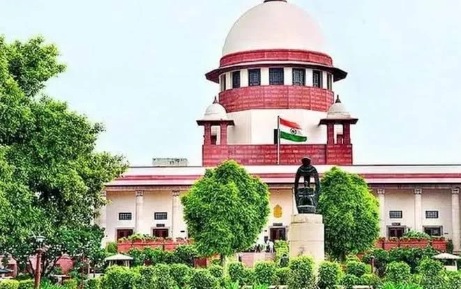 वक्फ एक्ट पर कानूनी लड़ाई शुरू, 10 पिटीशन पर आज होगी सुनवाई, इन पार्टियों ने दी है चुनौती