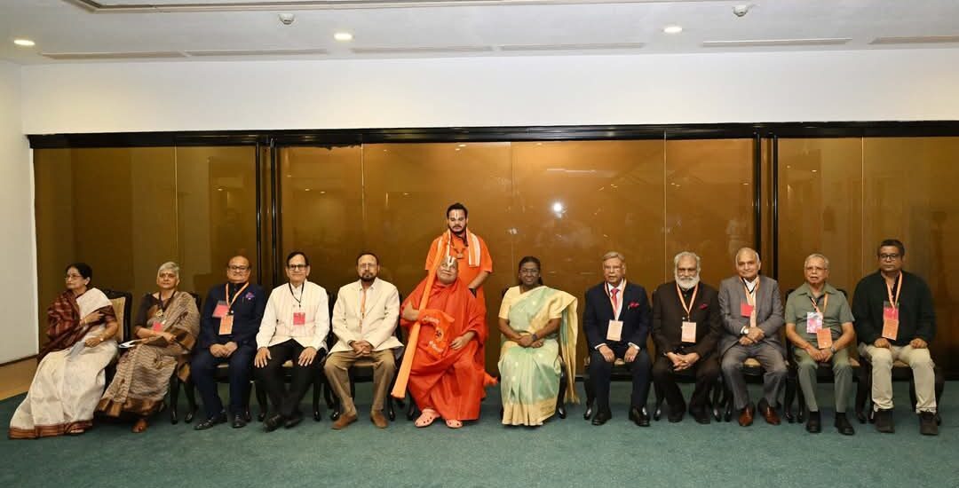 जगद्गुरु रामभद्राचार्य को मिला 'ज्ञानपीठ पुरस्कार 2023', राष्ट्रपति द्रौपदी मुर्मु ने किया सम्मानित