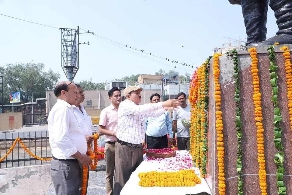 स्वतंत्रता सेनानी आसफ़ अली की जयंती पर दिल्ली गेट स्थित प्रतिमा स्थल पर श्रद्धांजलि समारोह आयोजित
