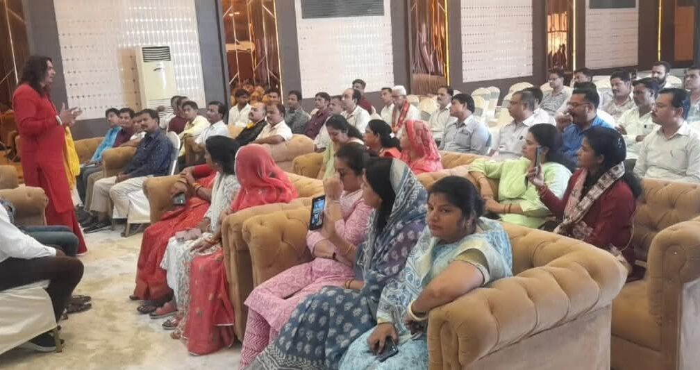 हवा महल में तिरंगा यात्रा की तैयारी जोरों पर, बालमुकुंद आचार्य ने किया जनसंपर्क का आह्वान