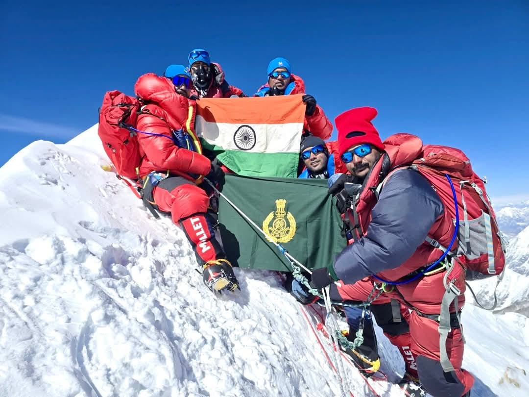 ITBP के जांबाज़ों ने रचा इतिहास: माउंट मकालू फतह कर फहराया तिरंगा, 150 किलो कचरा भी हटाया