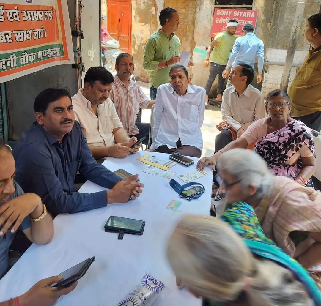 चांदनी चौक में लगा आयुष्मान कार्ड शिविर, बुजुर्गों को मिलेगा 10 लाख रुपये तक मुफ्त इलाज