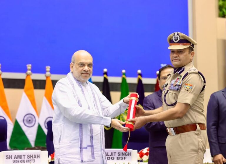 गृहमंत्री अमित शाह ने BSF के जांबाज़ों को किया सम्मानित, बोले – सीमाओं की सुरक्षा में BSF का योगदान अतुलनीय