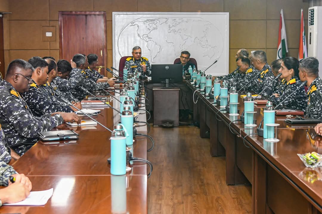 Defense Secretary राजेश कुमार सिंह का विशाखापत्तनम में पूर्वी नौसैनिक कमांड का दौरा