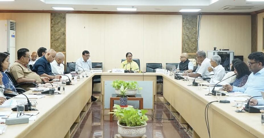 मुख्यमंत्री रेखा गुप्ता ने आपातकालीन तैयारियों की समीक्षा बैठक की