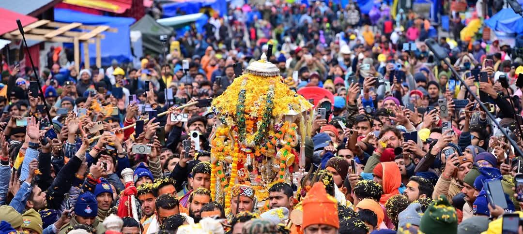 केदारनाथ की पंचमुखी डोली गौरीकुंड से विधिवत पूजा के बाद केदारधाम पहुंची, जयघोष से गूंज उठा सम्पूर्ण धाम