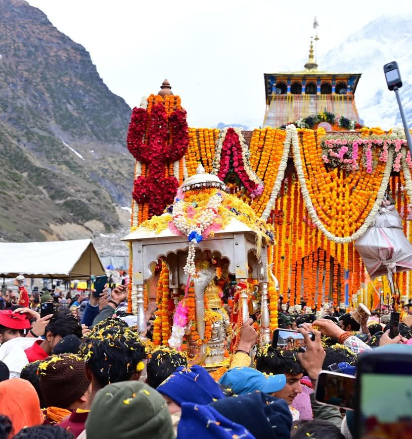केदारनाथ की पंचमुखी डोली गौरीकुंड से विधिवत पूजा के बाद केदारधाम पहुंची, जयघोष से गूंज उठा सम्पूर्ण धाम