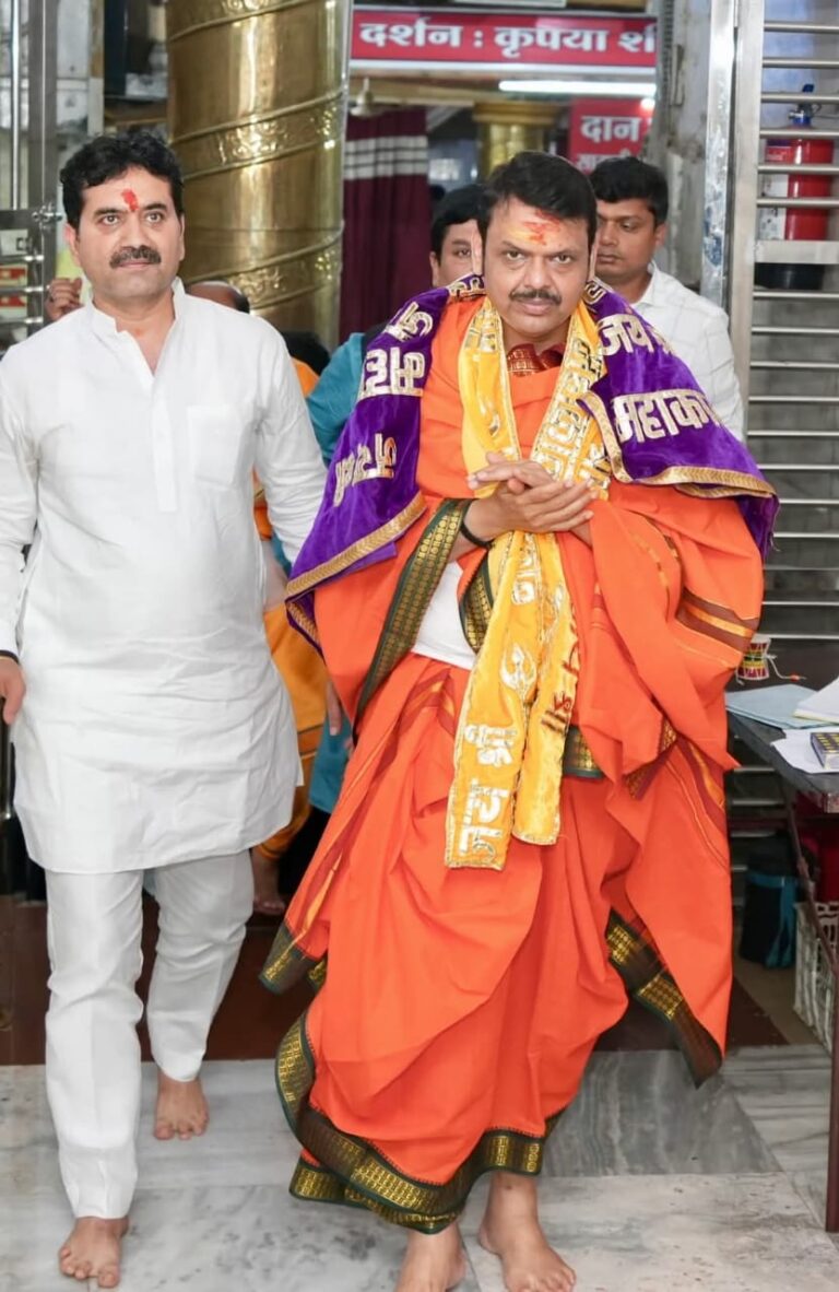 मुख्यमंत्री देवेंद्र फडणवीस ने श्री महाकालेश्वर मंदिर में किए दर्शन, प्राप्त किया आशीर्वाद