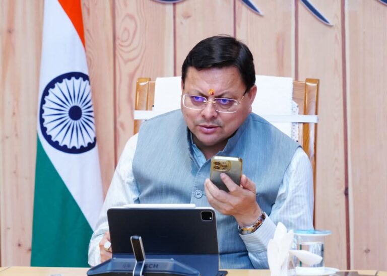 CMHelpline1905 पर की गई शिकायतों के समाधान की जानी परखी; पुष्कर सिंह धामी ने, जनता से लिया फीडबैक