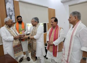 नीतीश कुमार से केंद्रीय मंत्रियों अश्विनी वैष्णव ने की शिष्टाचार भेंट