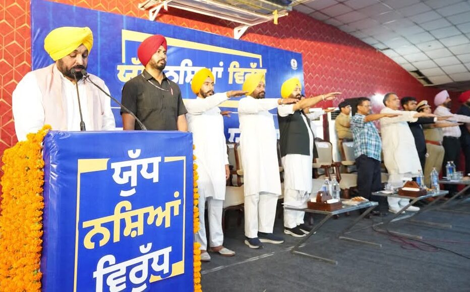 NashaMukti यात्रा’ की शुरुआत, अरविंद केजरीवाल और भगवंत मान ने दिखाई झंडी
