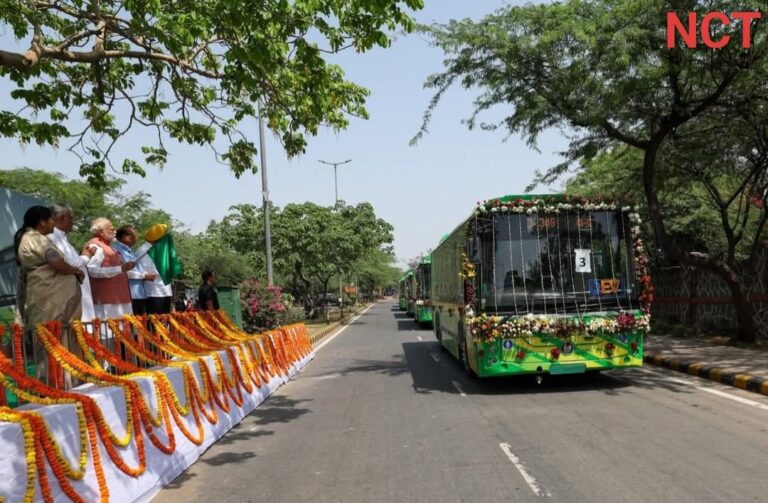 विश्व पर्यावरण दिवस पर पीएम मोदी ने दिल्ली में 200 इलेक्ट्रिक बसों को दिखाई हरी झंडी
