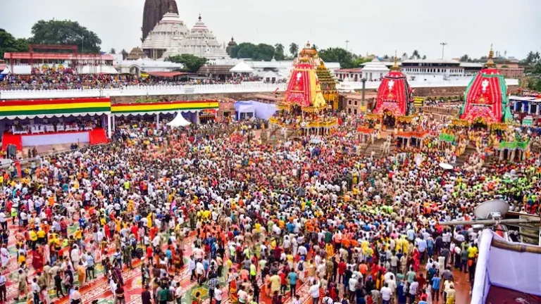 पुरी के श्रीगुंडिचा मंदिर में रथ के सामने भगदड़, 3 लोगों की मौत, 10 घायल