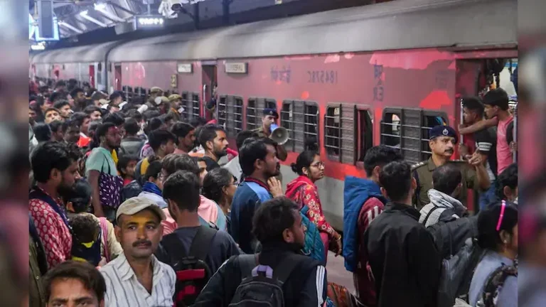ट्रेनों में अब वेटिंग टिकट तेजी से कन्फर्म होंगे, 25% लिमिट का ये नया नियम क्या है? हर प्रश्न का उत्तर जानें