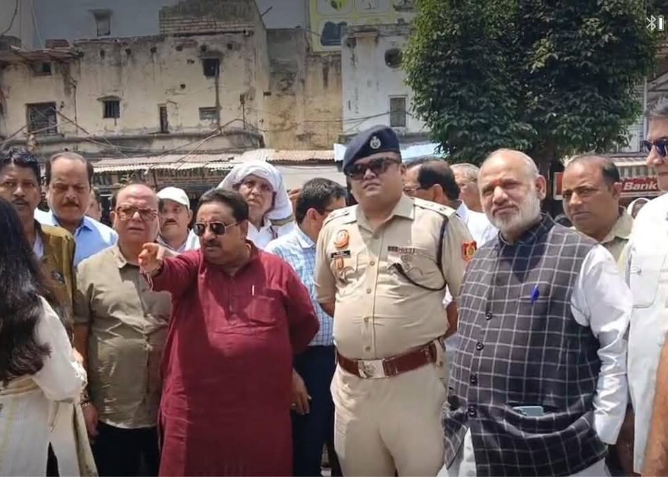 चांदनी चौक से सदर बाजार तक सांसद प्रवीण खंडेलवाल का निरीक्षण दौरा: जन समस्याओं के समाधान को लेकर अधिकारियों को दिए सख्त निर्देश