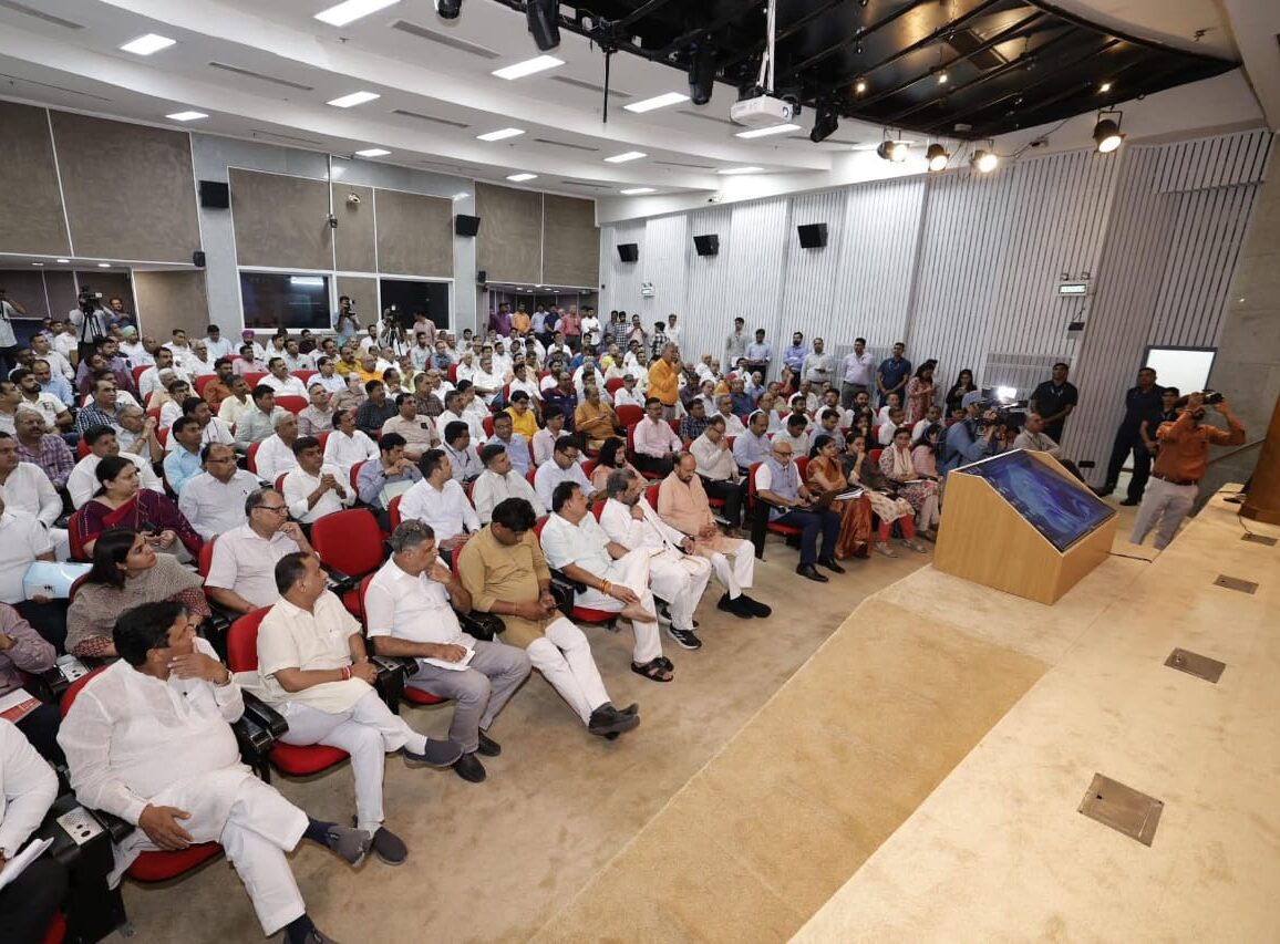 कांवड़ यात्रा 2025 की तैयारियों पर सीएम रेखा गुप्ता ने की उच्चस्तरीय बैठक, हर शिवभक्त को मिलेगी सुविधा, सुरक्षा और सम्मान 