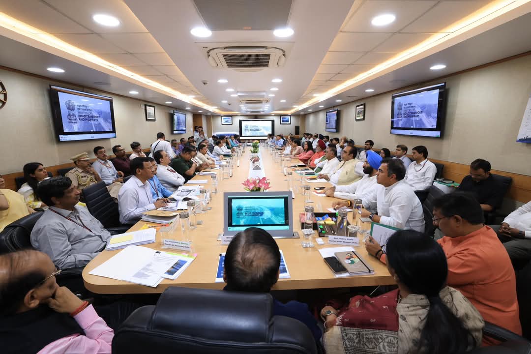 दिल्ली की परिवहन व्यवस्था को वर्ल्ड क्लास बनाने पर हुआ मंथन, केंद्रीय मंत्री नितिन गडकरी की अध्यक्षता में हुई उच्चस्तरीय बैठक