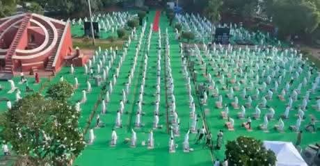 yoga day 2025 81 विरासत स्थलों पर गूंजा "ओम्", एएसआई और आयुष मंत्रालय के संयुक्त प्रयास से ऐतिहासिक योग उत्सव