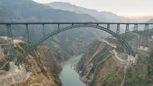चिनाब ब्रिज बना विश्व की सबसे ऊंची रेलवे आर्च ब्रिज, निर्माण में अदाणी सीमेंट की अहम भूमिका