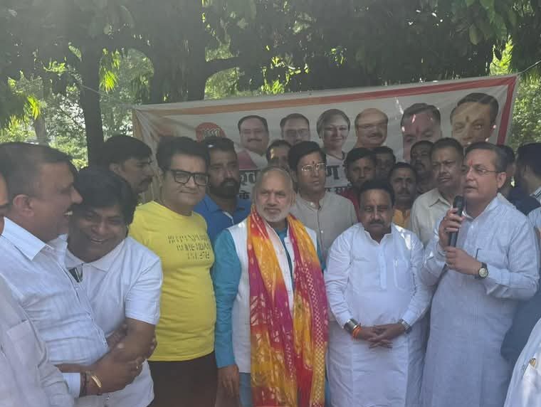 गुलाबी बाग में भव्य तिरंगा यात्रा और वृक्षारोपण कार्यक्रम आयोजित ‘ऑपरेशन सिंदूर’ के वीर जवानों को समर्पित रहा आयोजन