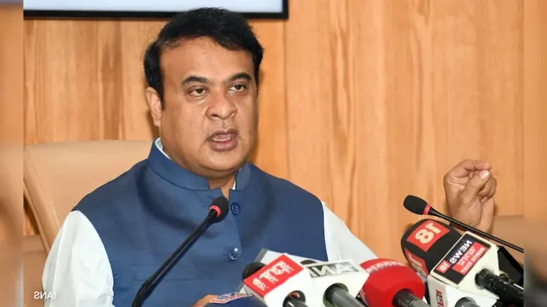“असम चुनाव से पहले अचानक सक्रिय हुए 5,000 विदेशी फेसबुक अकाउंट’, CM हिमंता ने कांग्रेस से जोड़ा संबंध”