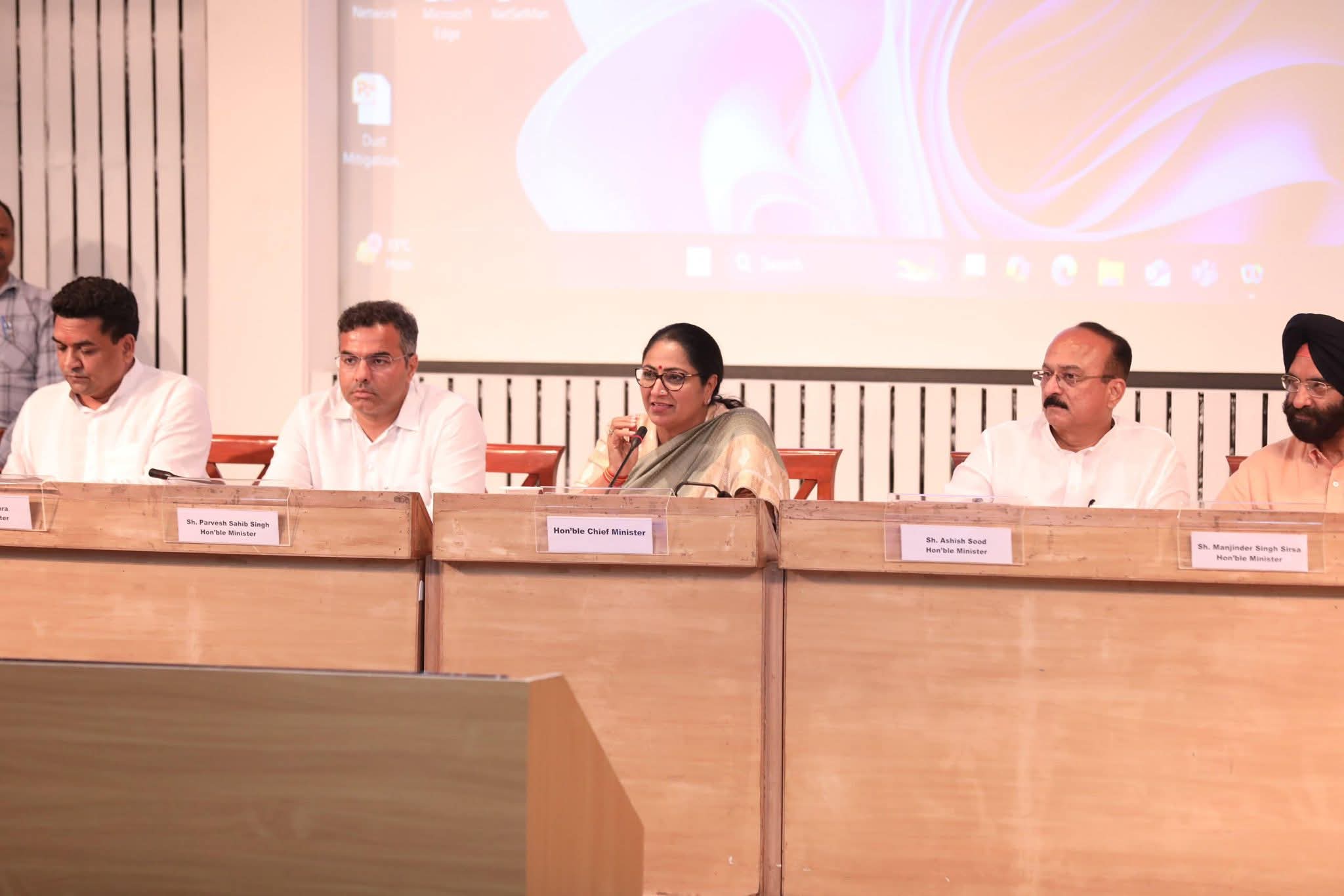 कांवड़ यात्रा 2025 की तैयारियों पर सीएम रेखा गुप्ता ने की उच्चस्तरीय बैठक, हर शिवभक्त को मिलेगी सुविधा, सुरक्षा और सम्मान 