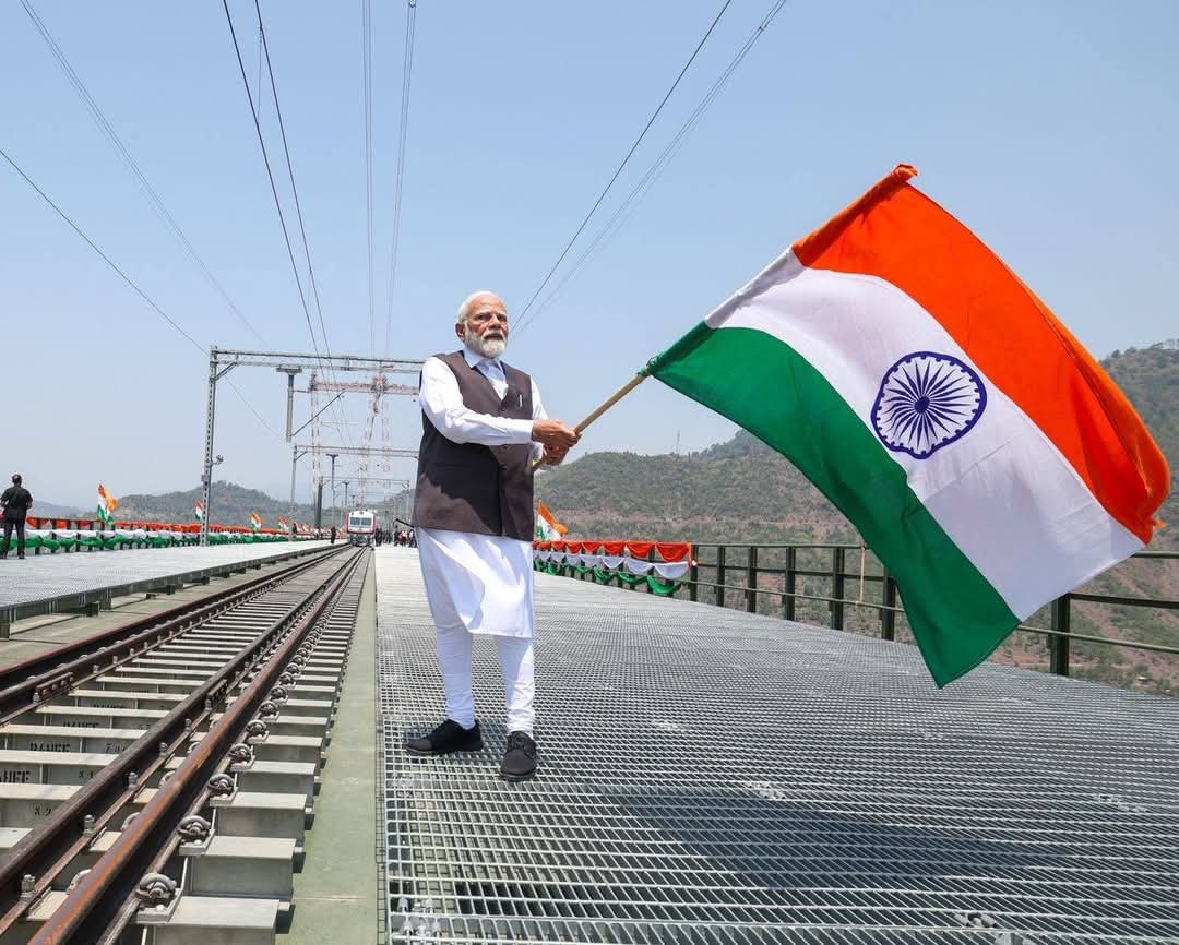 दुनिया के सबसे ऊँचे रेलवे पुल ने रचा इतिहास, प्रधानमंत्री नरेंद्र मोदी ने किया 'चिनाब ब्रिज' का उद्घाटन