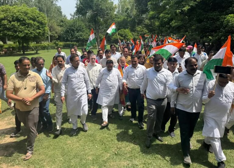 गुलाबी बाग में भव्य तिरंगा यात्रा और वृक्षारोपण कार्यक्रम आयोजित ‘ऑपरेशन सिंदूर’ के वीर जवानों को समर्पित रहा आयोजन