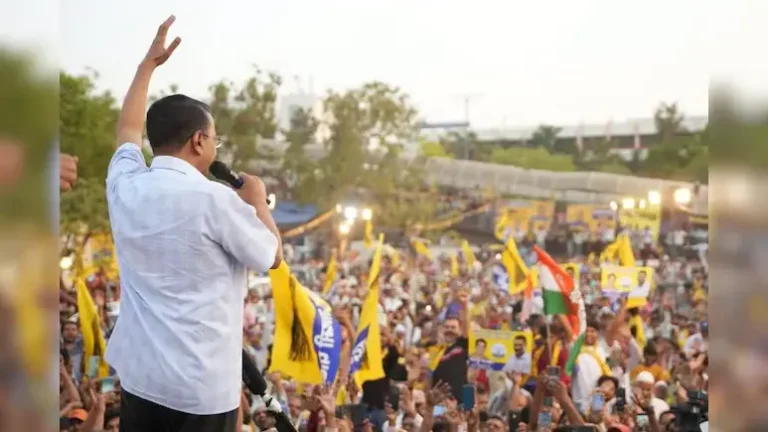 दिल्ली में गरीबों की झुग्गियां बचाने को लेकर AAP का रविवार को जंतर-मंतर पर विशाल प्रदर्शन