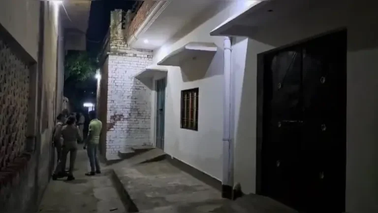 लखनऊ पुलिस का बड़ा एक्शन, शख्स के घर से बरामद हुआ हथियारों का जखीरा, पढ़ें पूरा मामला