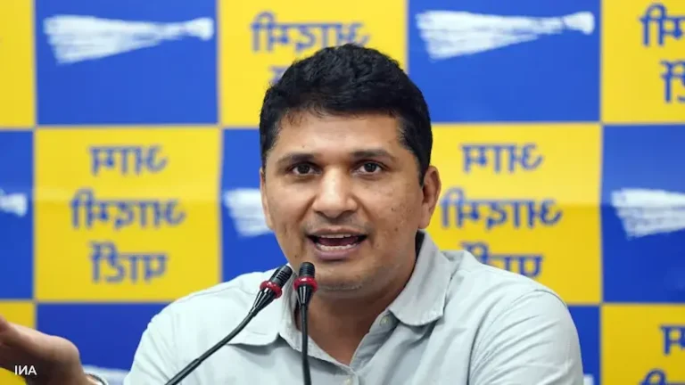 निजी स्कूलों को मिल जाएगा लूट का अधिकार… AAP ने फीस रेगुलेशन ऑर्डिनेंस का विरोध किया।