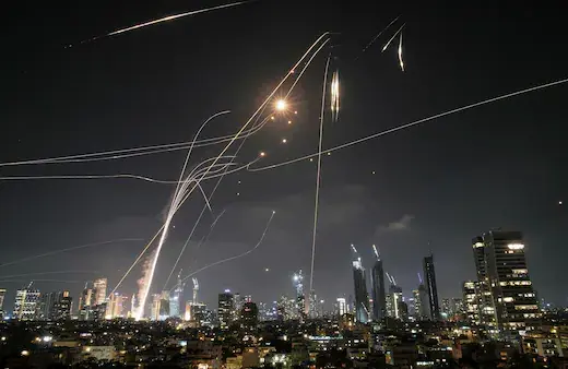 Iran-Israel conflict Live update: इजराइल और ईरान के बीच लड़ाई बढ़ी, तेहरान ने फतेह मिसाइल दागा