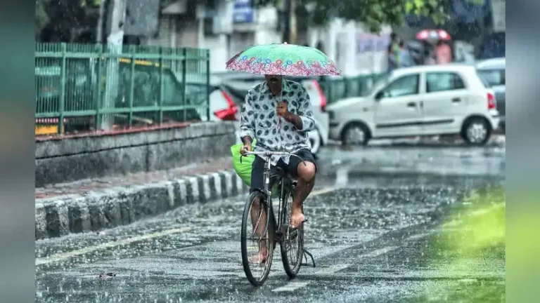 दिल्ली-नोएडा में झमाझम बारिश के साथ खुली लोगों की आंख, हिमाचल के इन जिलों में बाढ़ की आशंका
