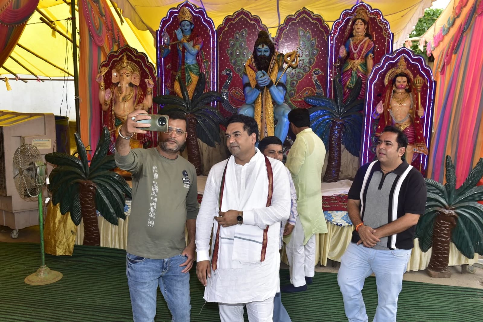 श्रावण मास में शिवभक्ति का उत्सव: दिल्ली में कांवड़ियों के लिए अभूतपूर्व इंतज़ाम, यमुना विहार में रेखा गुप्ता ने लिया शिविरों का जायज़ा