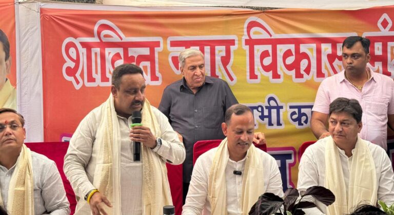 प्रवीण खंडेलवाल ने शक्ति नगर में किया जनसंवाद: जनता की समस्याएं सुनीं, समाधान का दिया भरोसा