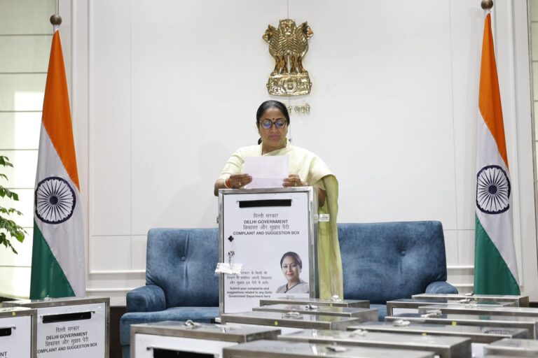 दिल्ली सचिवालय में खुलीं शिकायत पेटियाँ: नागरिकों की समस्याओं पर त्वरित और पारदर्शी कार्रवाई का संकल्प
