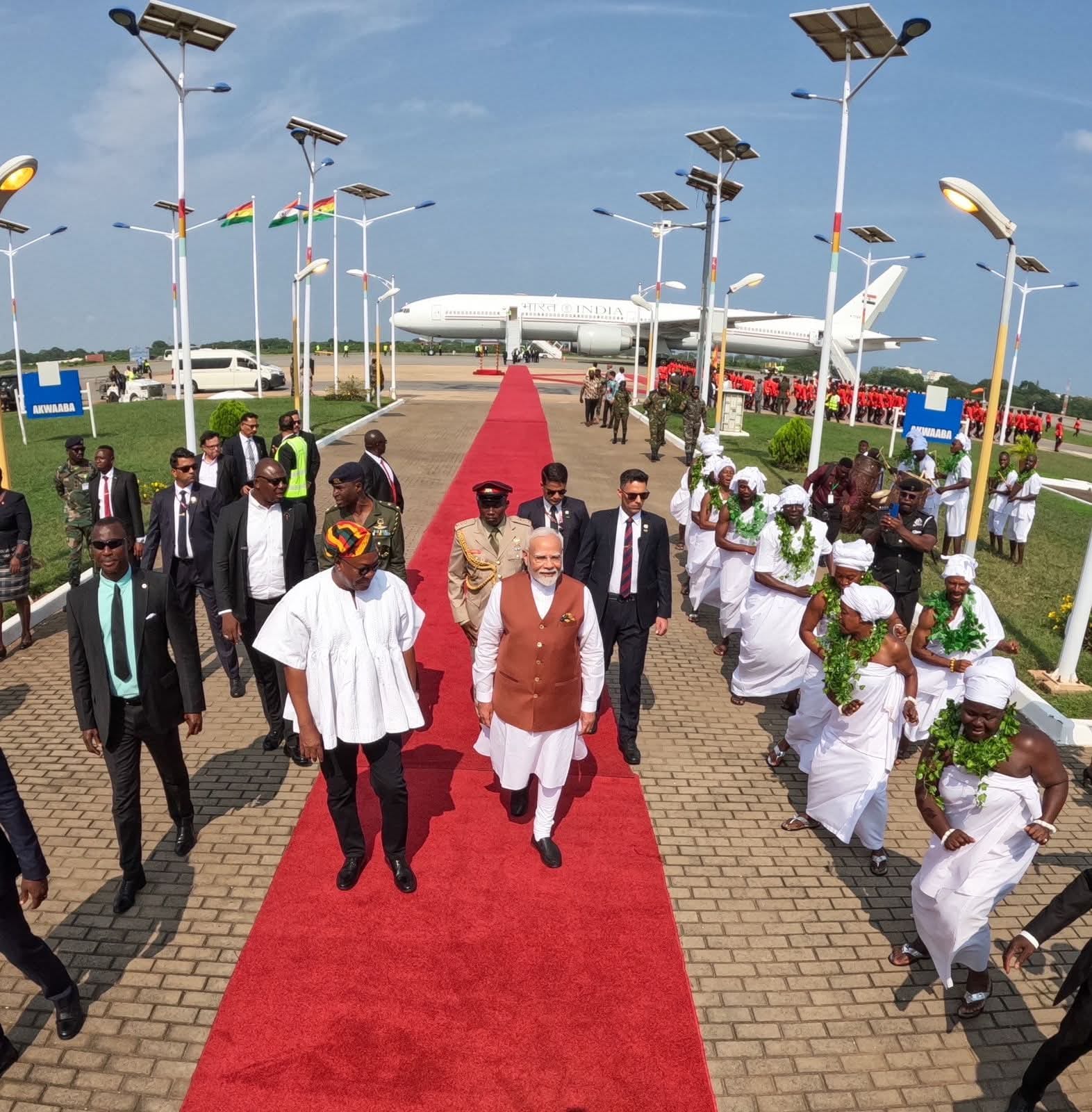 PM; नरेंद्र मोदी घाना पहुंचे, राष्ट्रपति जॉन ड्रमानी महामा ने किया भव्य स्वागत