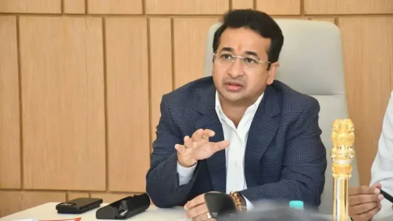 महाराष्‍ट्र भाषा विवाद: जावेद अख्‍तर, आमिर खान मराठी बोलते हैं क्‍या… थप्‍पड़ कांड पर भड़के मंत्री नितेश राणे